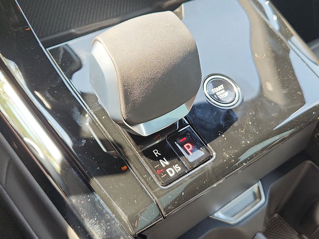 Thumbnail: 2026 Land Rover Range Rover Sport - 7