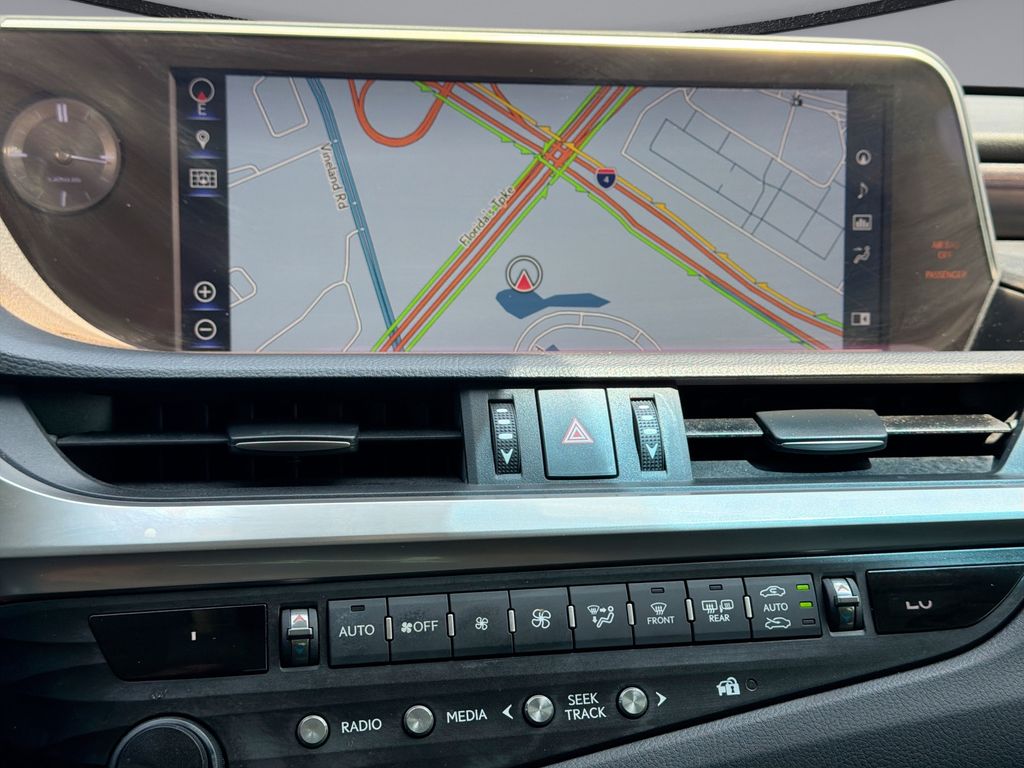 Thumbnail: 2019 Lexus ES - 22