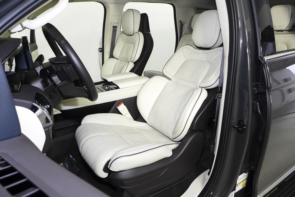 Thumbnail: 2023 Lincoln Navigator L - 23