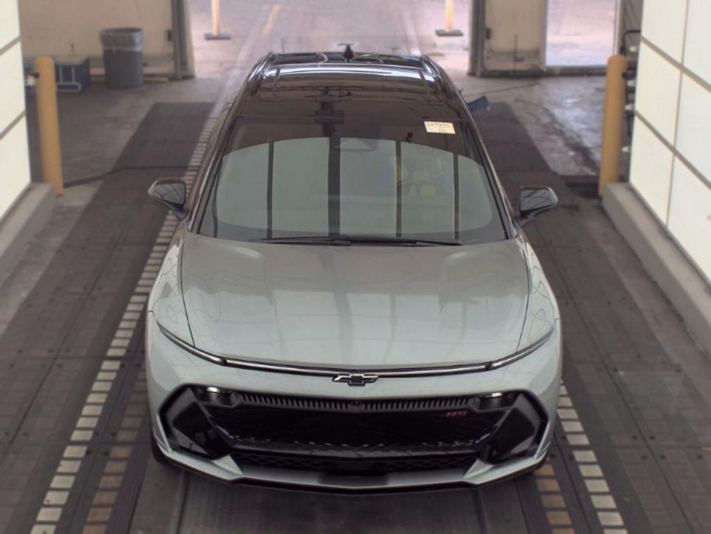 Used 2025 Gray Chevrolet RS image 3
