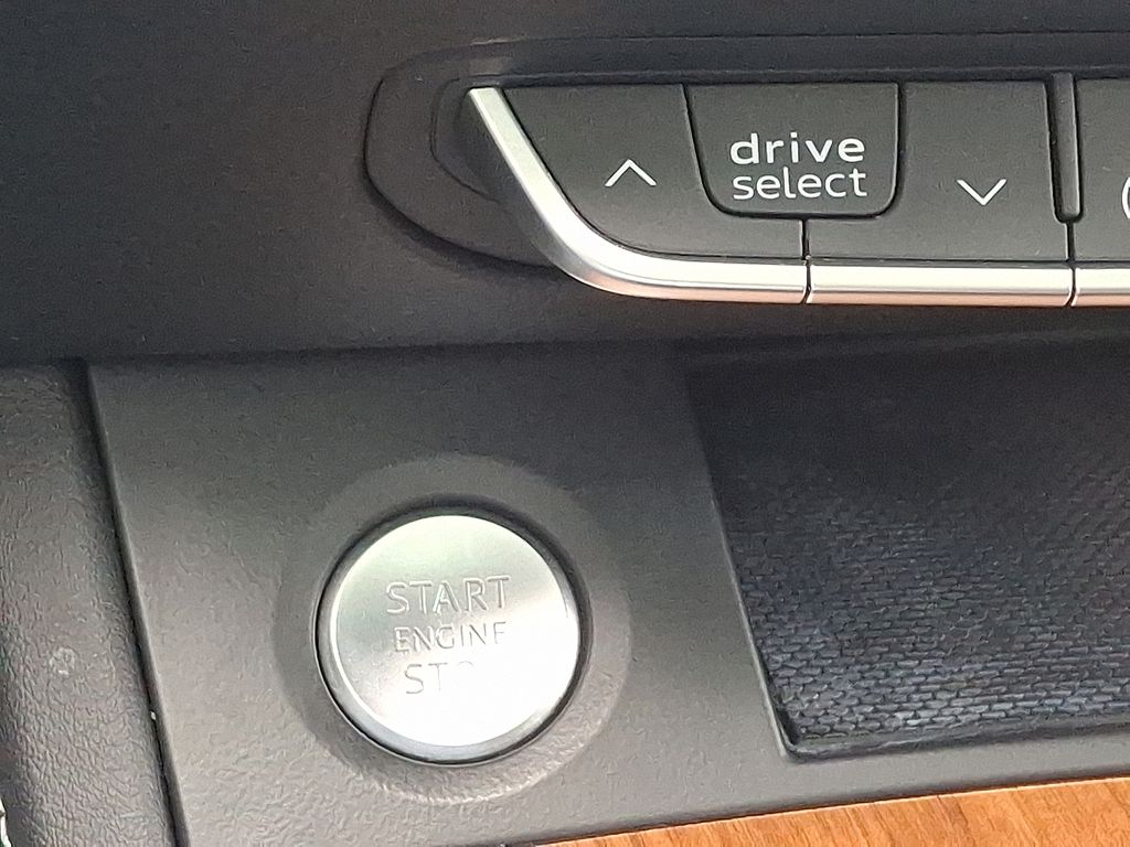 Thumbnail: 2022 Audi Q5 - 24