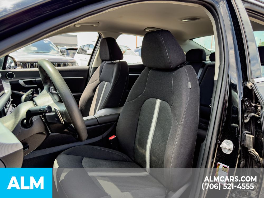 Used 2024 Black Hyundai SEL image 9