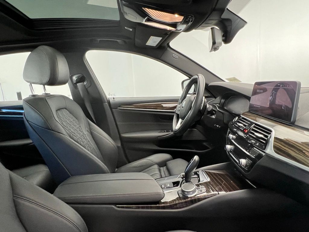 Thumbnail: 2021 BMW 5 Series - 6