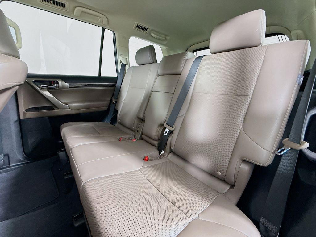 Thumbnail: 2020 Lexus GX - 25