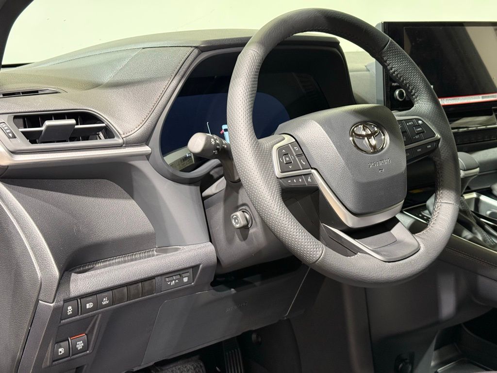 Thumbnail: 2025 Toyota Sienna - 17