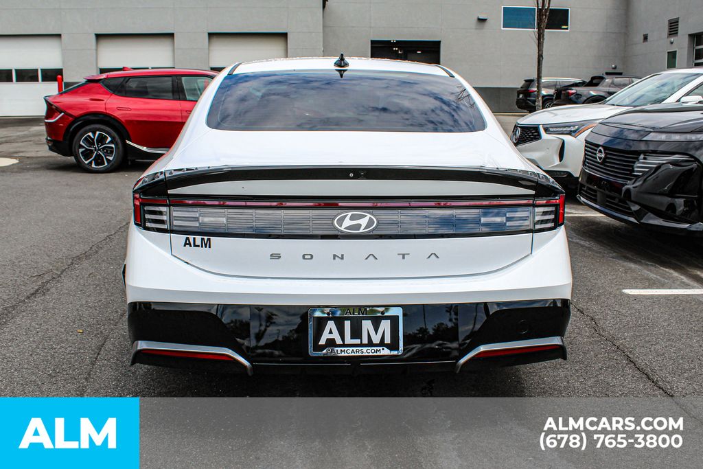 Used 2025 White Hyundai SEL image 10