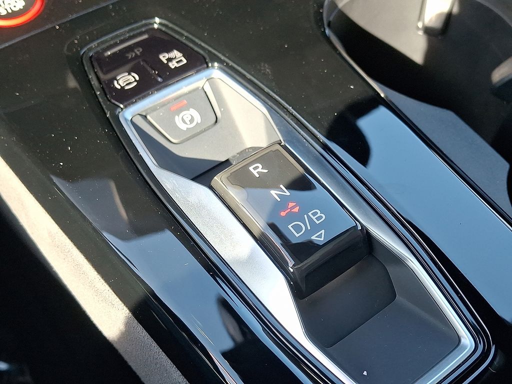 Thumbnail: 2025 Audi e-tron S - 15