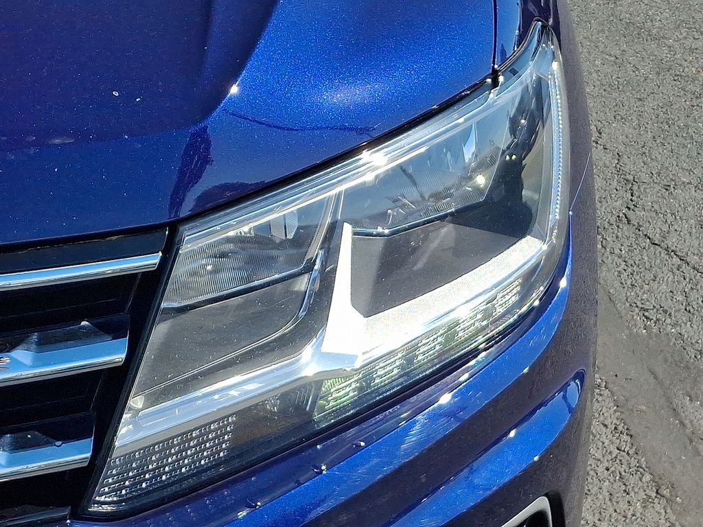 Thumbnail: 2021 Volkswagen Tiguan - 9