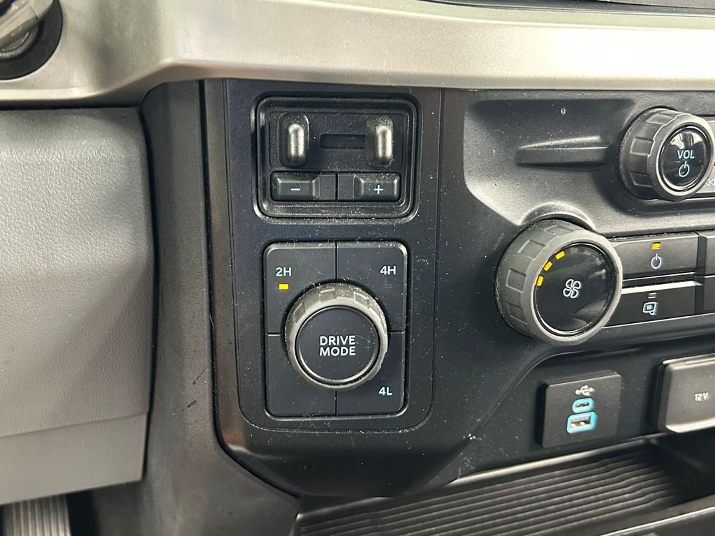 Used 2024 Oxford White Ford XLT image 34