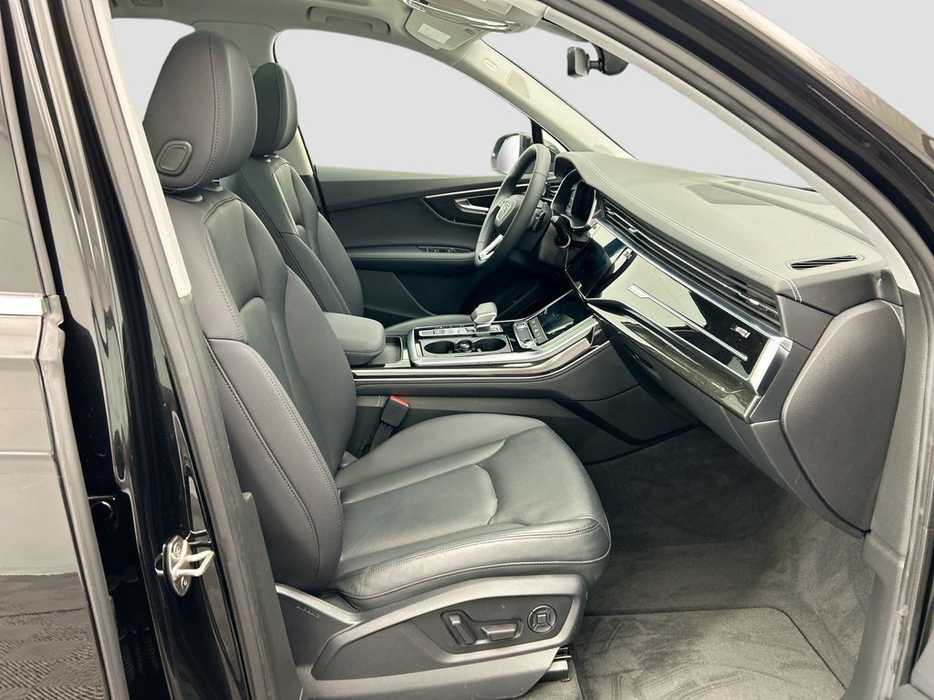 Thumbnail: 2023 Audi Q7 - 19