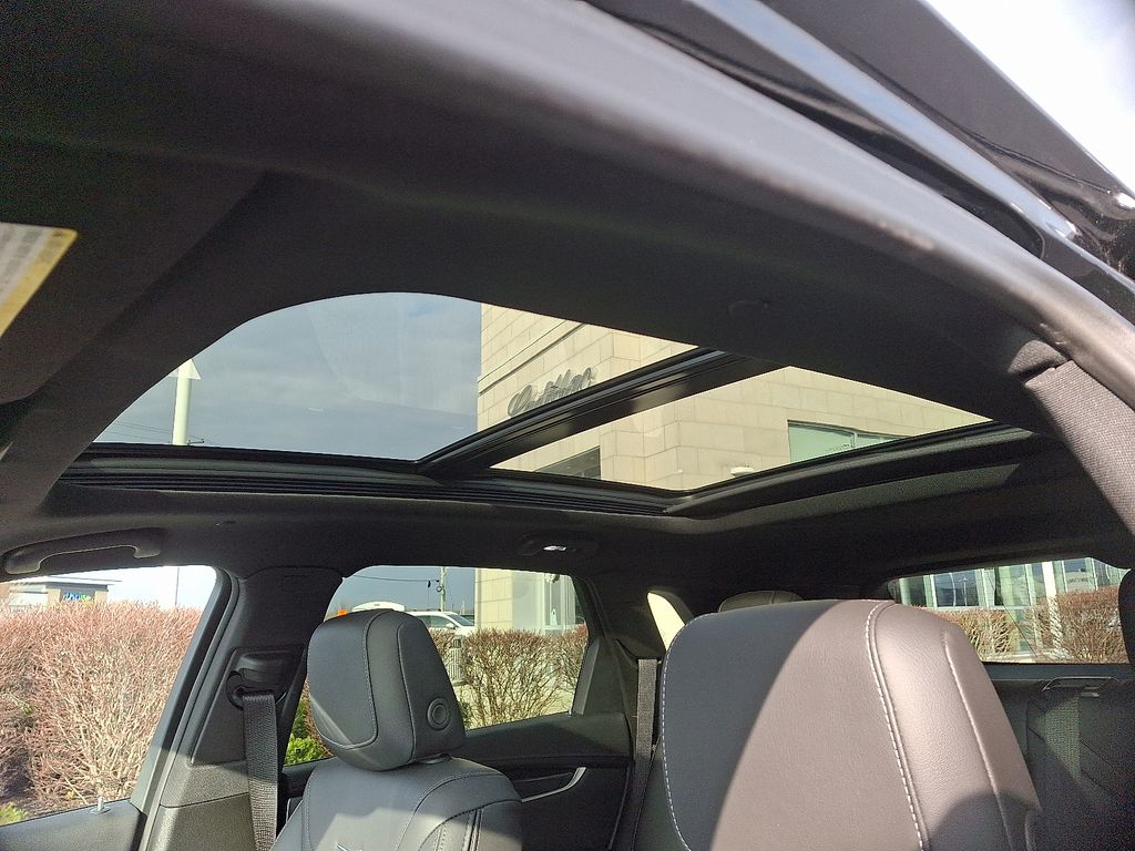 Thumbnail: 2025 Cadillac XT5 - 15