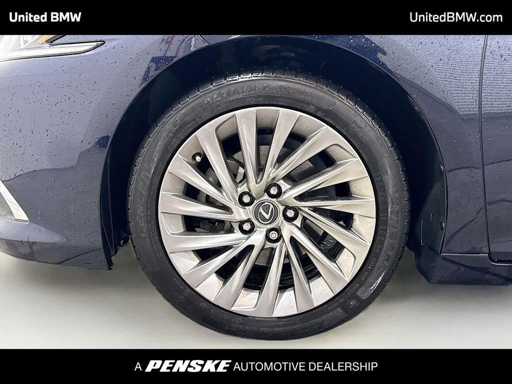 Thumbnail: 2019 Lexus ES - 2