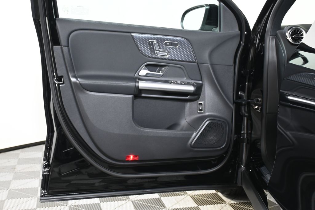 Thumbnail: 2025 Mercedes-Benz GLA - 22