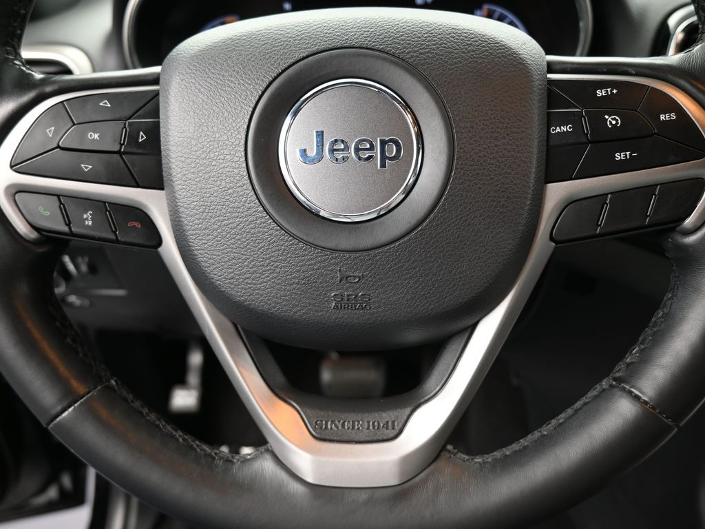 Used 2020 Diamond Black Crystal Pearlcoat Jeep Altitude image 31