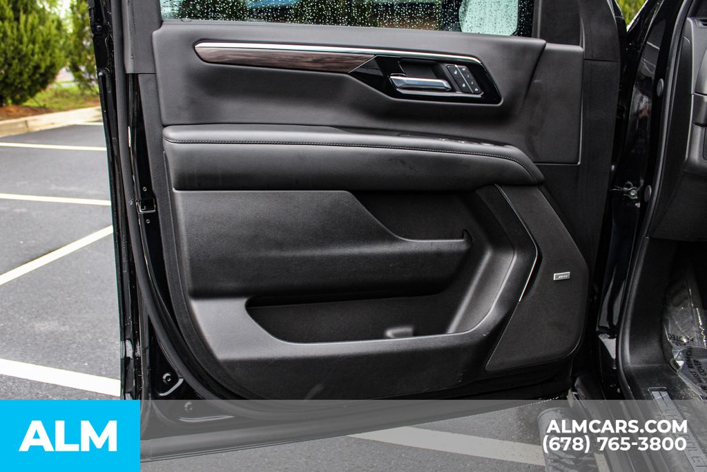 Used 2025 Black Chevrolet Z71 image 39