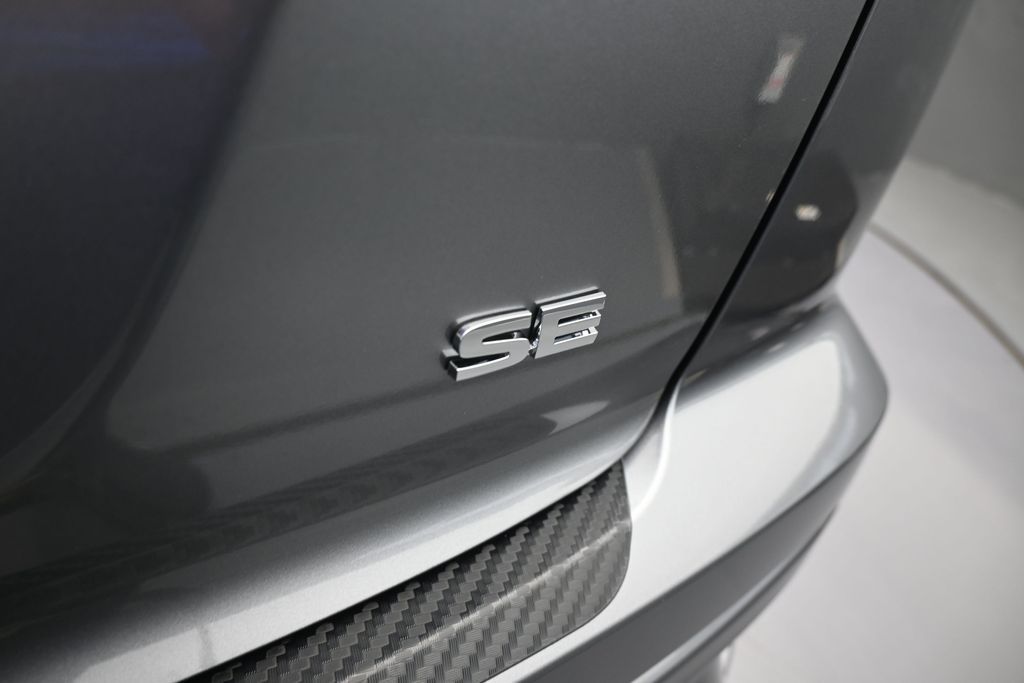New 2026 Gray Mitsubishi SEL image 41