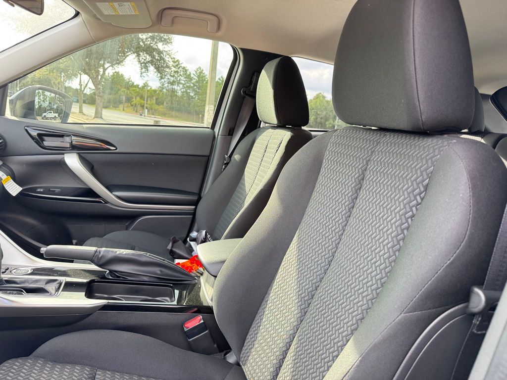 2025 Mitsubishi Eclipse Cross LE photo 24