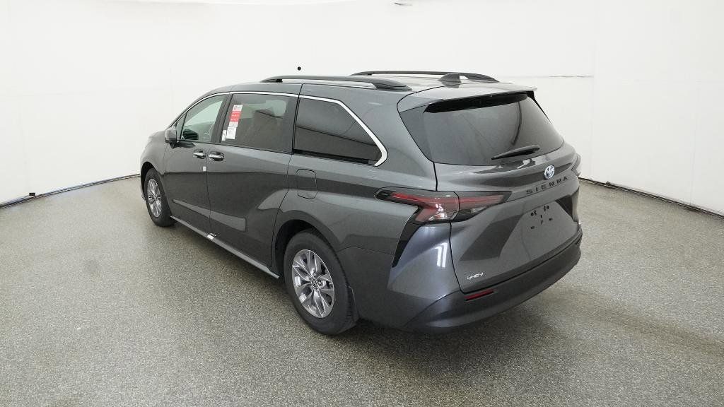 Thumbnail: 2025 Toyota Sienna - 2