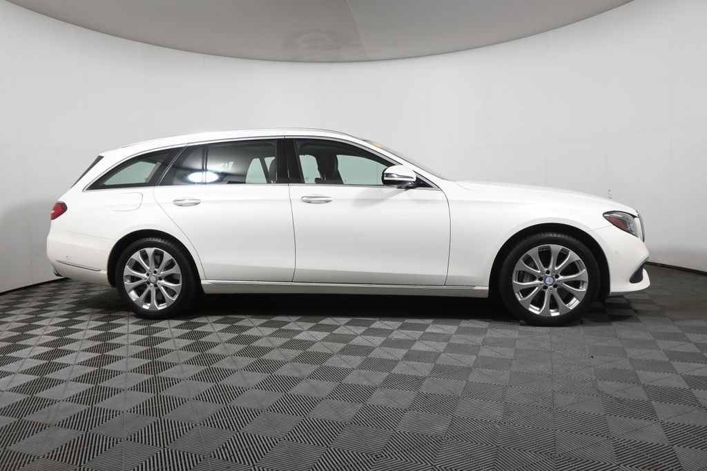 Thumbnail: 2017 Mercedes-Benz E-Class - 8