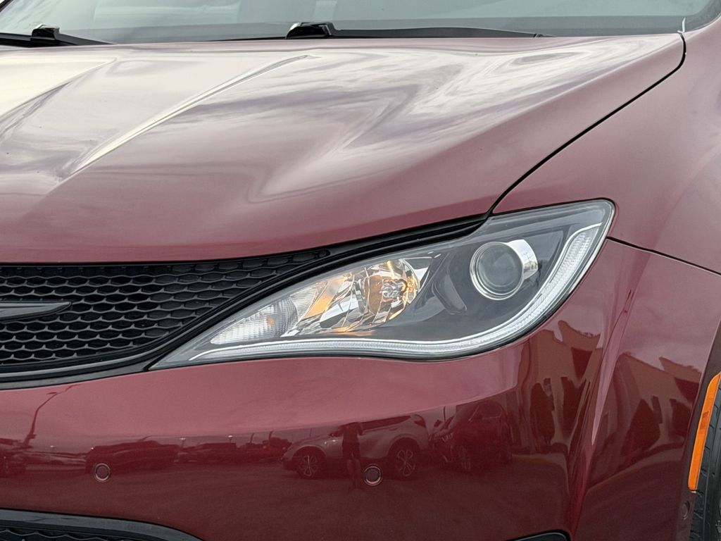 used 2019 Chrysler Pacifica car, priced at $15,392