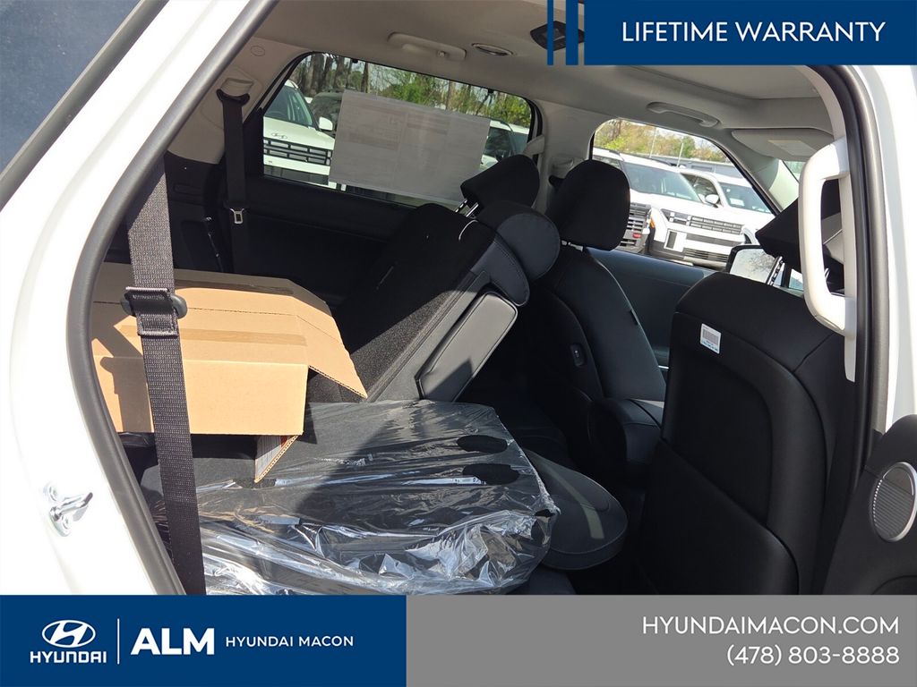 New 2026 White HYUNDAI SEL Premium image 18