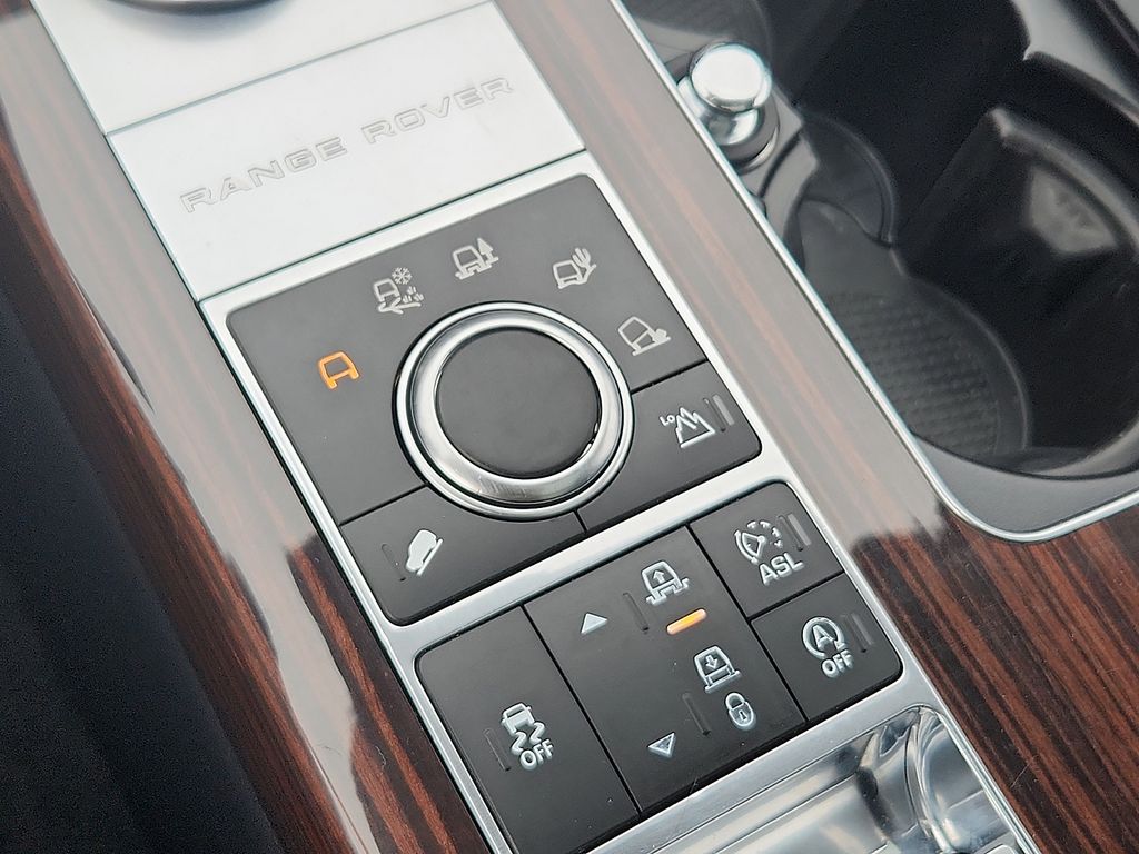 Thumbnail: 2015 Land Rover Range Rover - 26