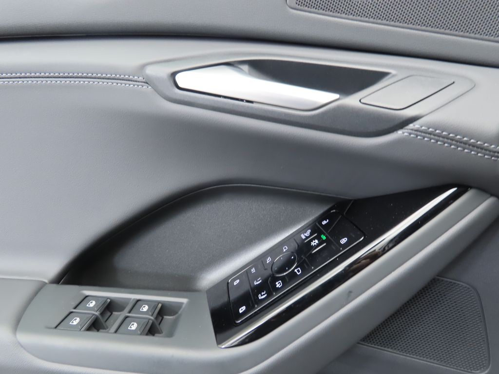 2025 Audi Q6 e-tron Premium 25