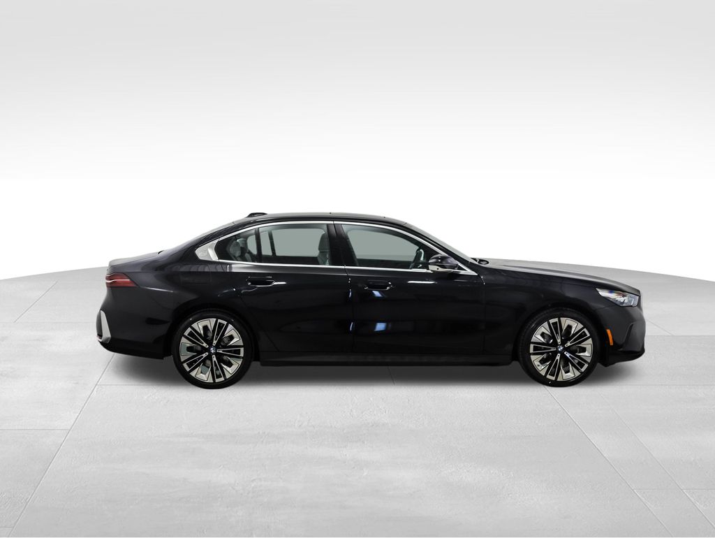 Thumbnail: 2025 BMW 5 Series - 6