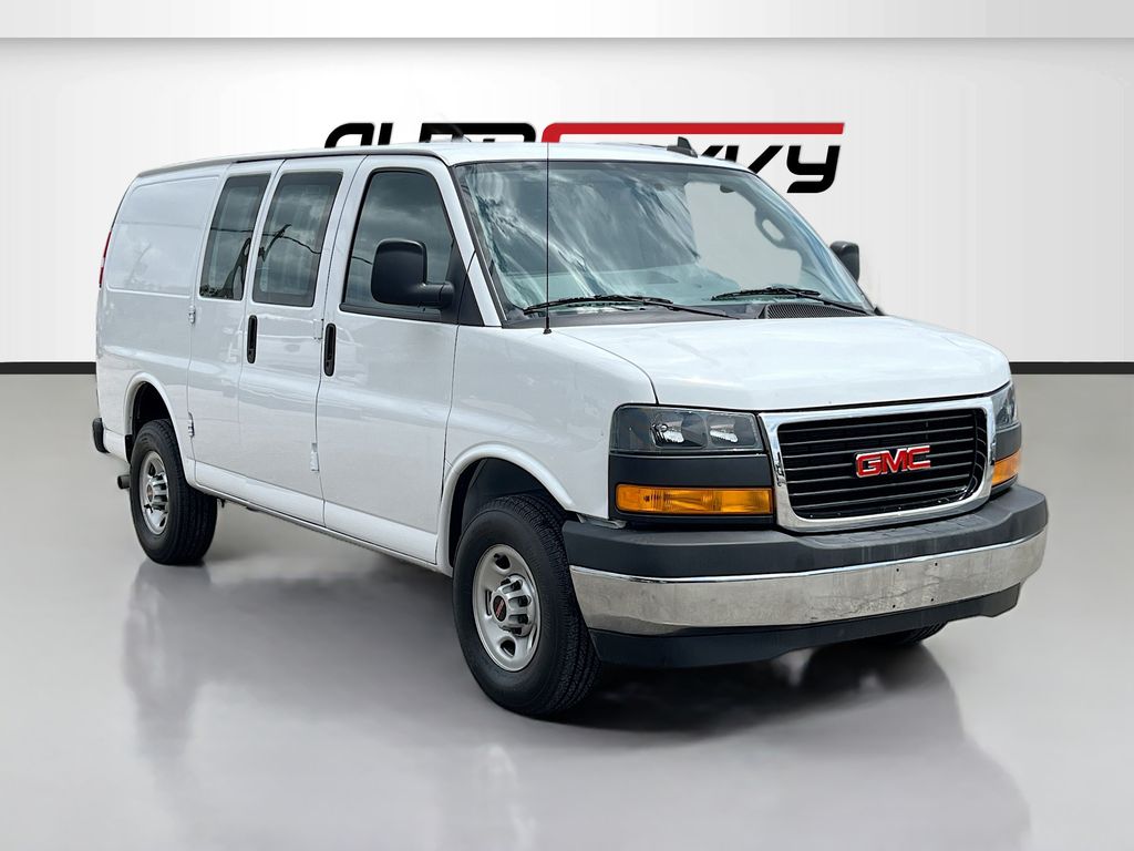 2023 GMC Savana 2500's photo