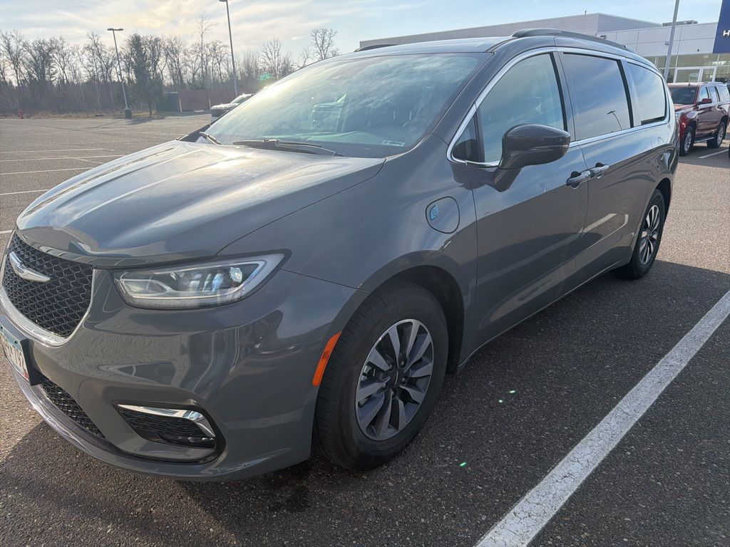 Ceramic Gray Clearcoat 2021 Chrysler Pacifica Hybrid Touring FWD Minivan Front-Wheel Drive Continuously Variable Transmission