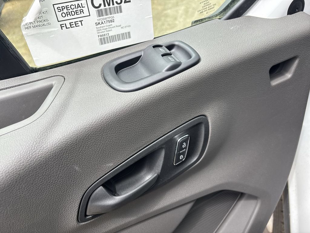 New 2025 Oxford White Ford Cutaway image 15