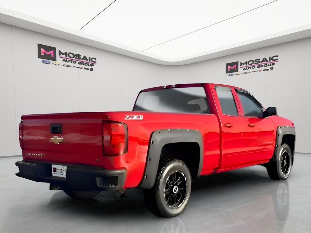 Used 2017 Chevrolet Silverado 1500 LT with VIN 1GCVKREC5HZ220622 for sale in Zumbrota, Minnesota