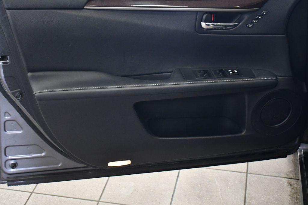 Thumbnail: 2013 Lexus ES - 14