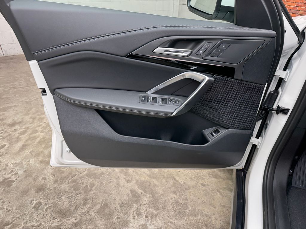 New 2026 White BMW xDrive28i image 10