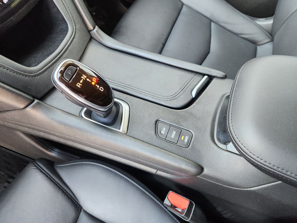 2018 Cadillac XT5 Luxury White at Bayshore Chrysler Jeep Dodge Ram