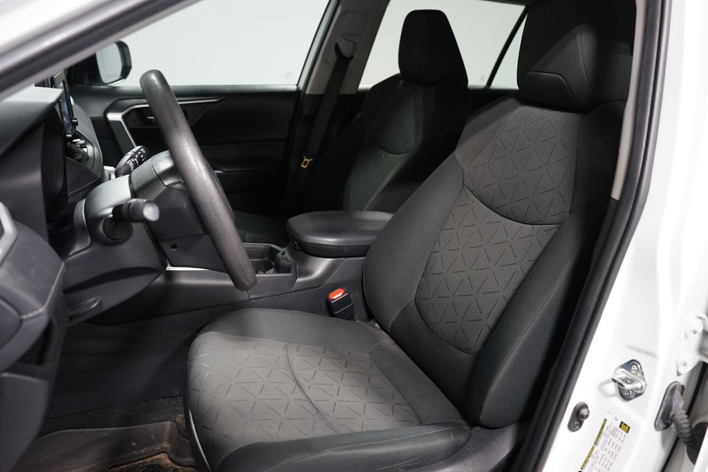 Thumbnail: 2021 Toyota RAV4 - 6
