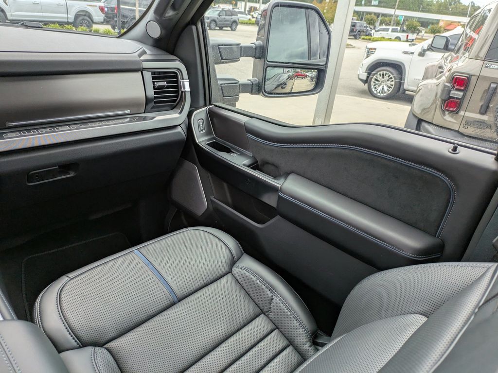 2026 Ford Super Duty F-350 SRW Platinum