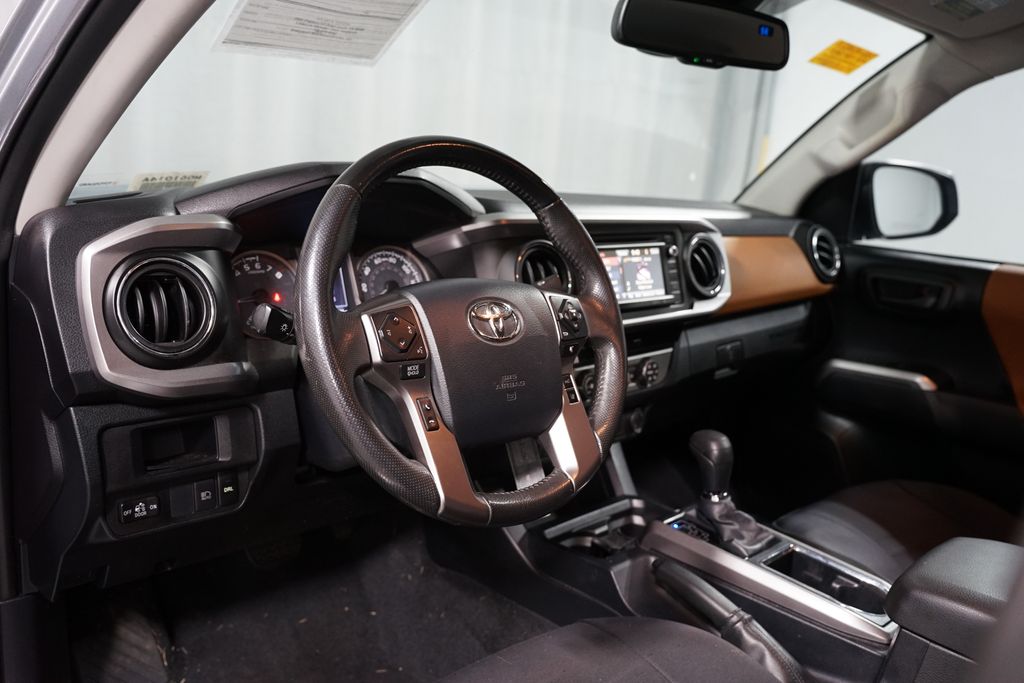 Thumbnail: 2019 Toyota Tacoma - 7