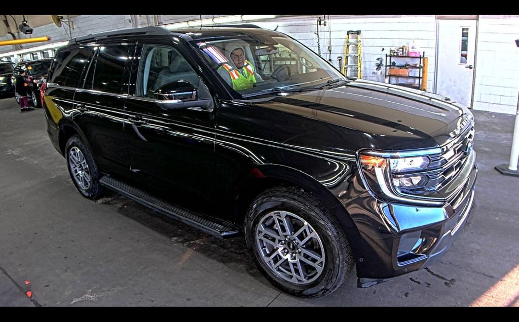 Black Metallic 2025 Ford Expedition Active 4WD SUV / Crossover Four-Wheel Drive Automatic