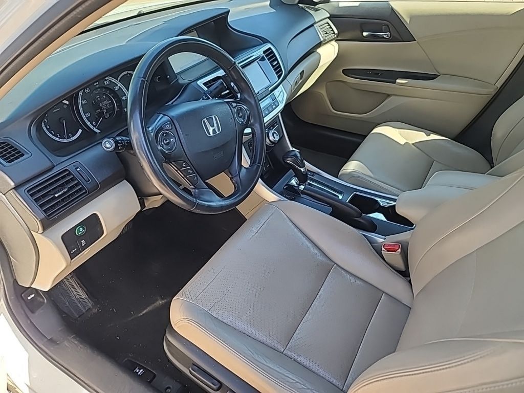 Used 2013 White Honda EX-L image 18