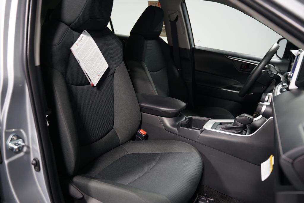 2025 Toyota RAV4 LE 26