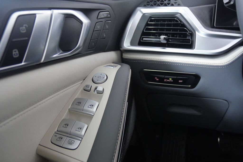 2025 BMW X7 Alpina XB7 21
