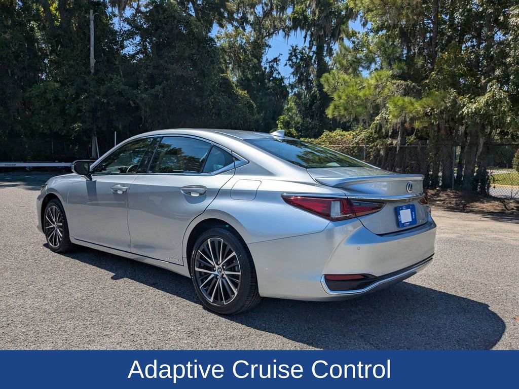 2022 Lexus ES 300h 