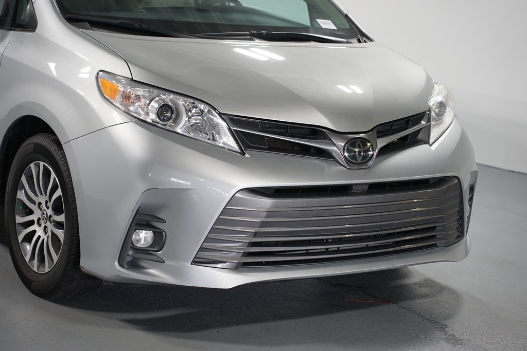 Thumbnail: 2020 Toyota Sienna - 4