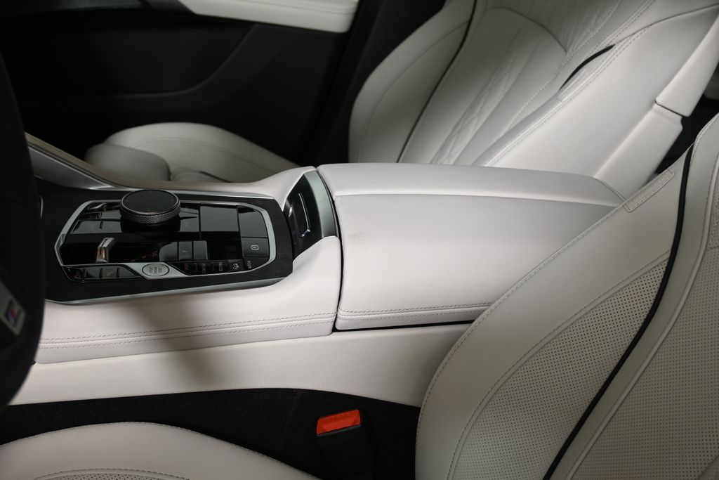 Thumbnail: 2027 BMW X6 - 25