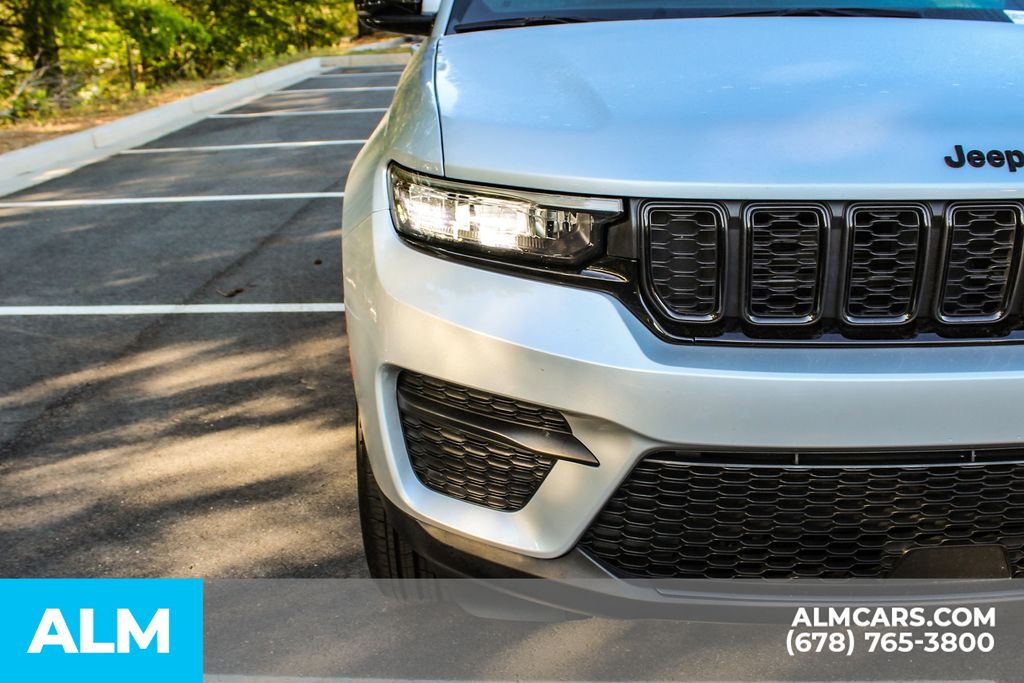 Used 2025 Silver Jeep Altitude image 12