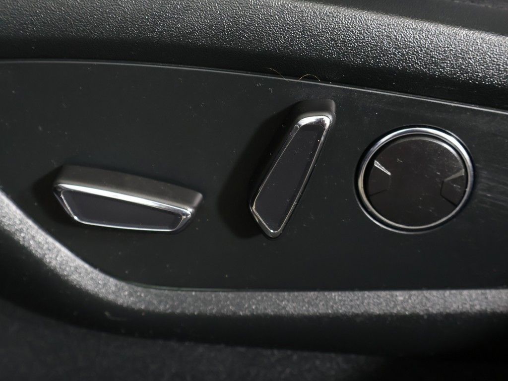 Used 2022 Black Lincoln Reserve image 37