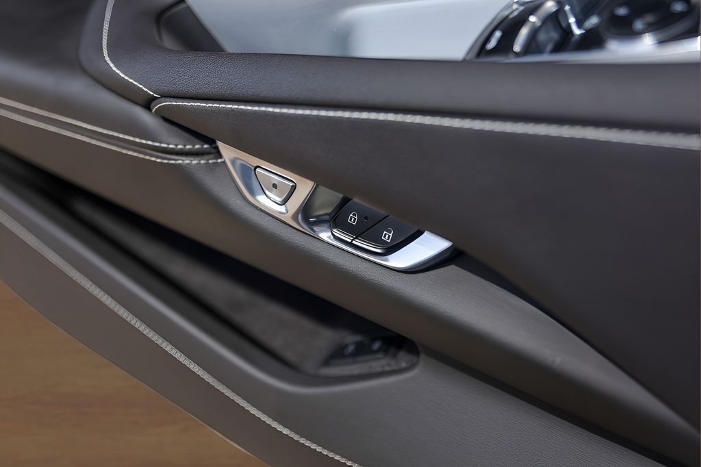 Used 2023 Silver Chevrolet Stingray image 20