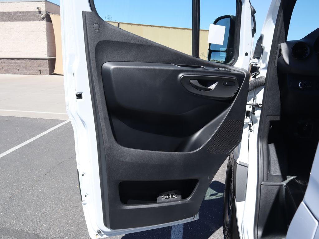 Thumbnail: 2025 Mercedes-Benz Sprinter - 21