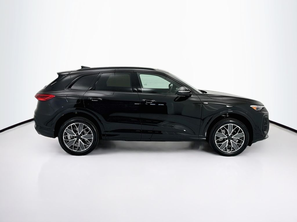 Thumbnail: 2026 Audi Q5 - 4